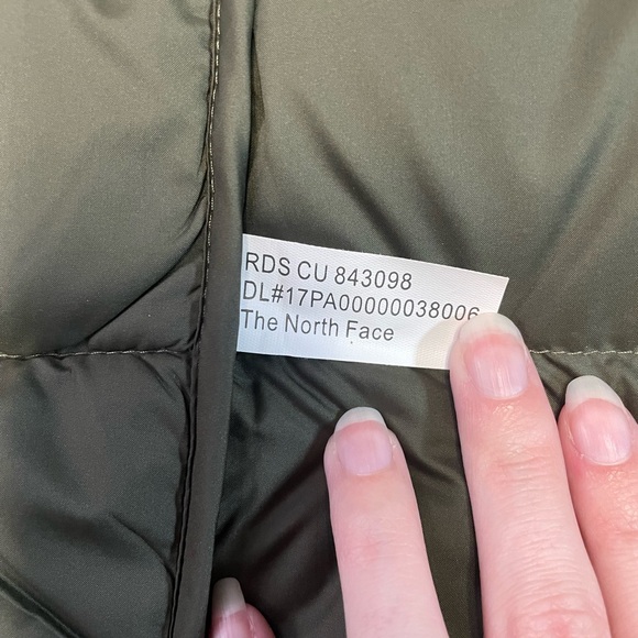 The North Face Olive Green Women’s 550 Puffer Vest, Size Small - Picture 10 of 12
